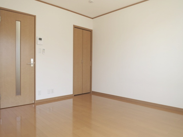 プレシャス　ジュノーの寝室|綺麗な落ち着けるカラーのフローリングです