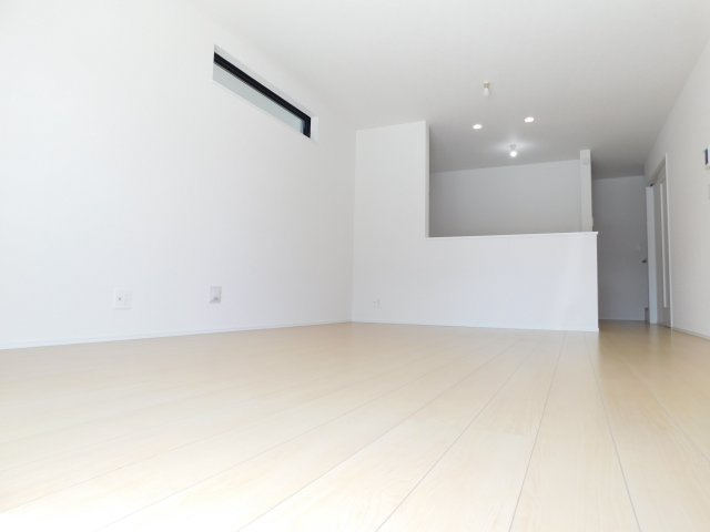 名古屋市西区枇杷島５丁目の新築一戸建の居間・リビング|◇リビング◇　　南面で明るく広いリビング１９．０帖　会話が弾む対面キッチン♪