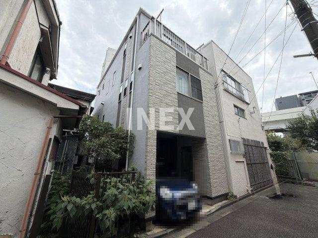 横浜市神奈川区青木町の一戸建ての外観