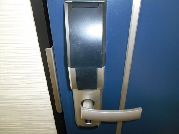 サンパティ英 A棟の玄関