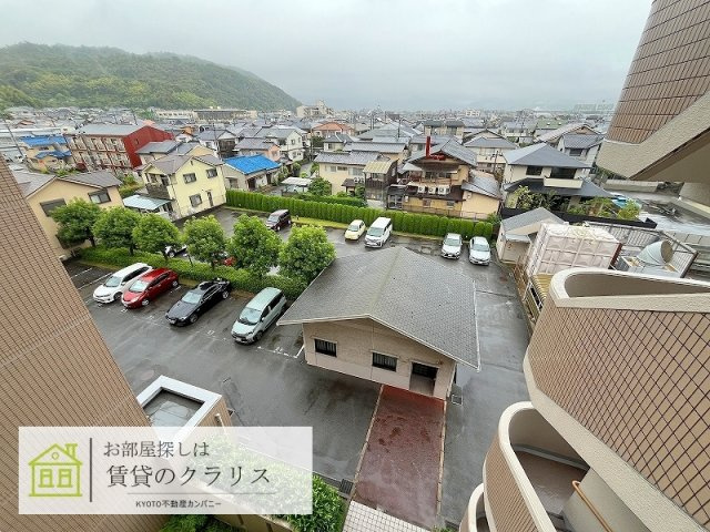 ライオンズマンション上桂の駐車場