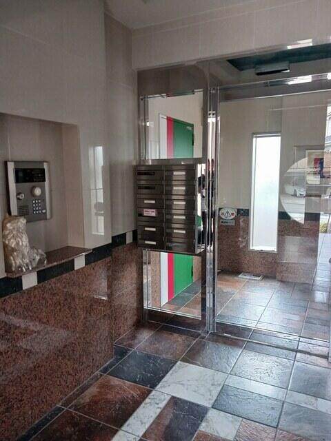 の賃貸マンションのロビー