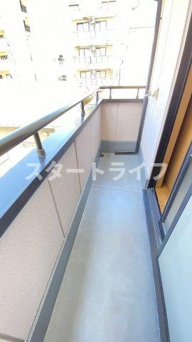 大阪市淀川区東三国６丁目の賃貸マンションのバルコニー