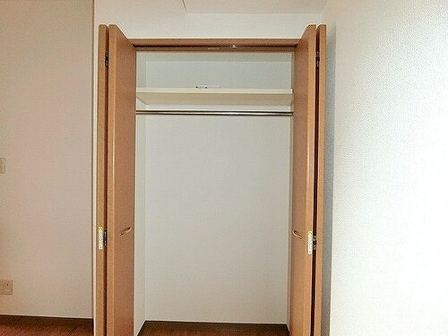 コンツェルトシティ榎町の収納|洋室（約6.3畳）のクロゼット　※内装工事後