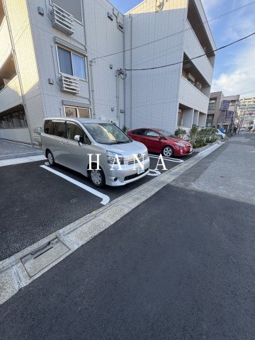 グラナーデ東葛西の駐車場