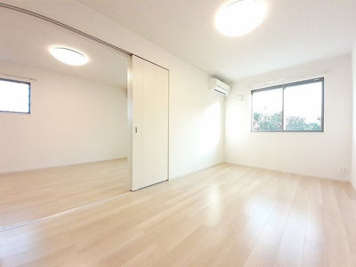 【内装】 | ＰＡＲＫＳＩＤＥ　ＣＯＵＲＴⅣ | 内装は落ち着いています