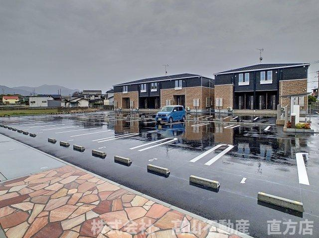 北九州市八幡西区楠橋下方１丁目のアパートの駐車場