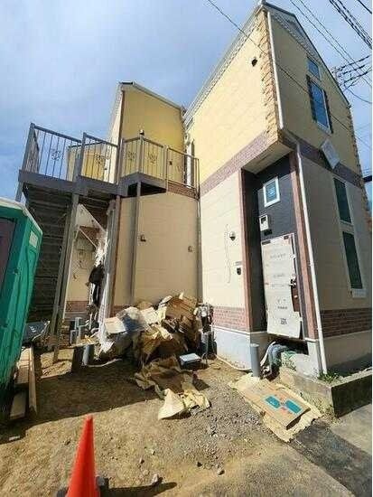 川崎市多摩区菅馬場２丁目のアパートのエントランス