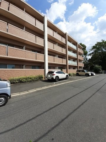 フォルトゥーナ・タワラヤの駐車場