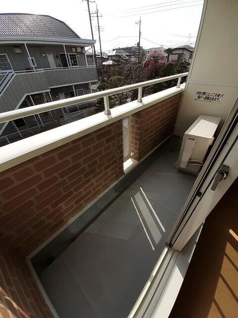 狛江市中和泉１丁目のアパートのバルコニー
