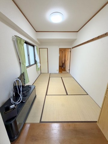 山脇ビルの居間・リビング