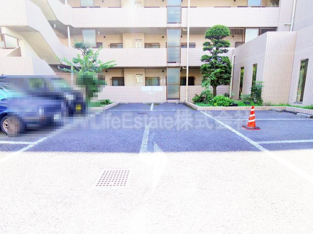 カーサエストゥペンダの駐車場