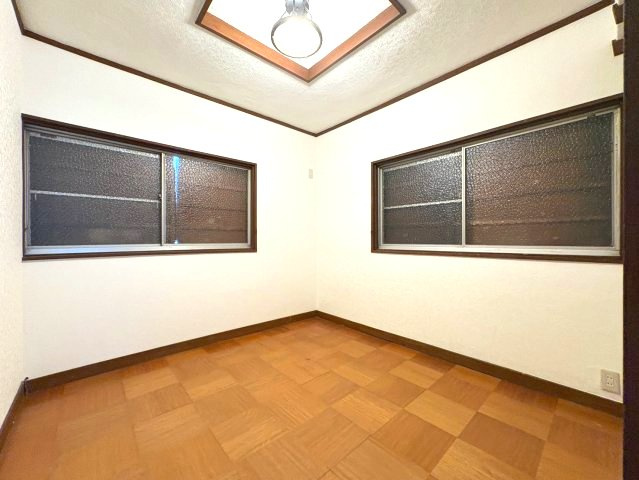 須賀1丁目貸家の洋室