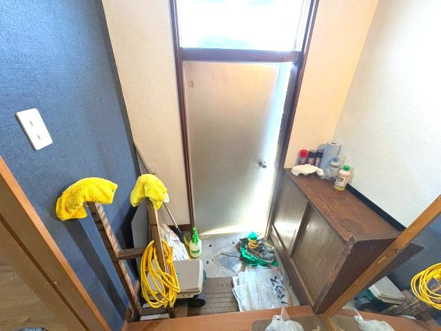 須賀1丁目貸家の玄関