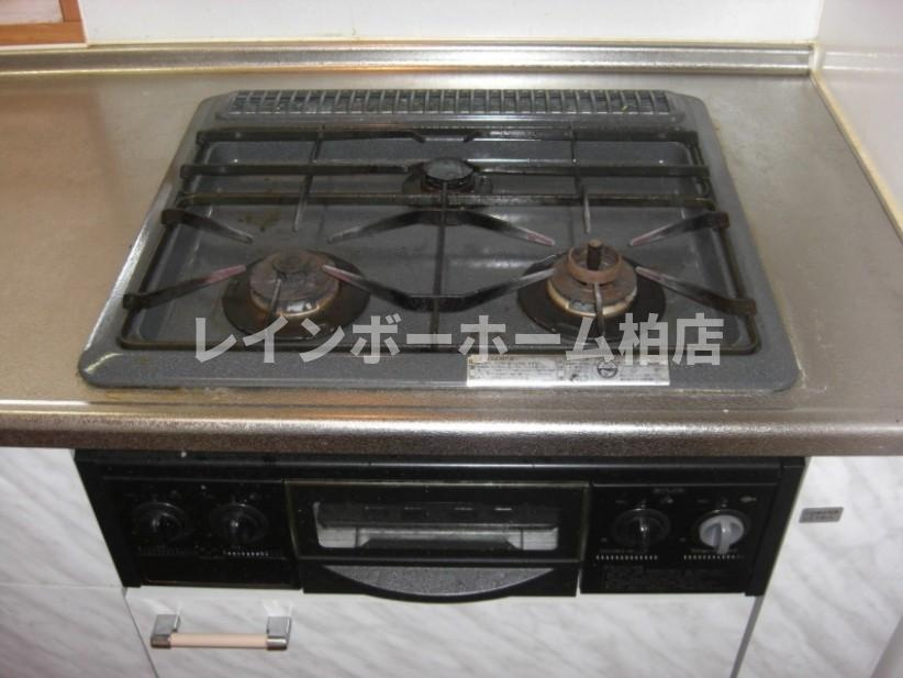 仲介手数料【家賃の１カ月分】無料対象物件！のキッチン|３口ガスコンロです