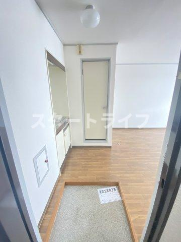 大阪市淀川区木川西１丁目の賃貸マンションの玄関