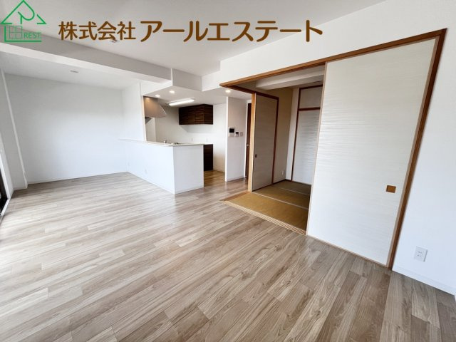 アルファスマート姫路市役所南　　山陽電鉄「手柄駅」徒歩15分の居間・リビング