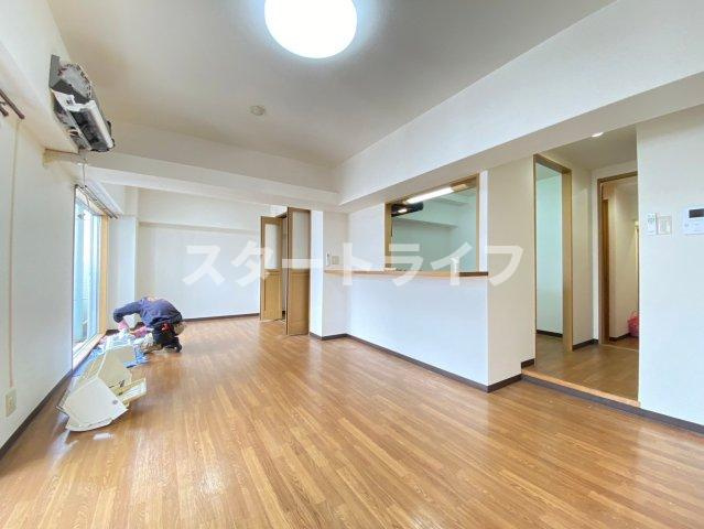 吹田市豊津町の賃貸マンションの居間・リビング