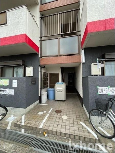 アーバンコート東奈良のエントランス