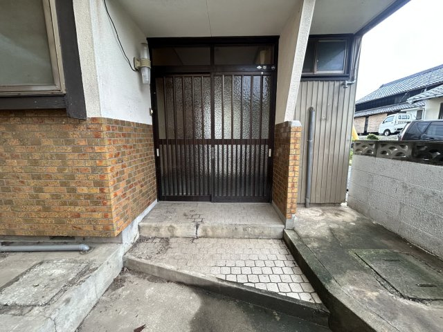 豊橋市小松町字北郷の中古一戸建の玄関