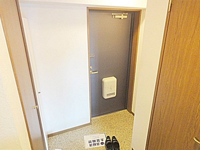 えむつーびるの玄関