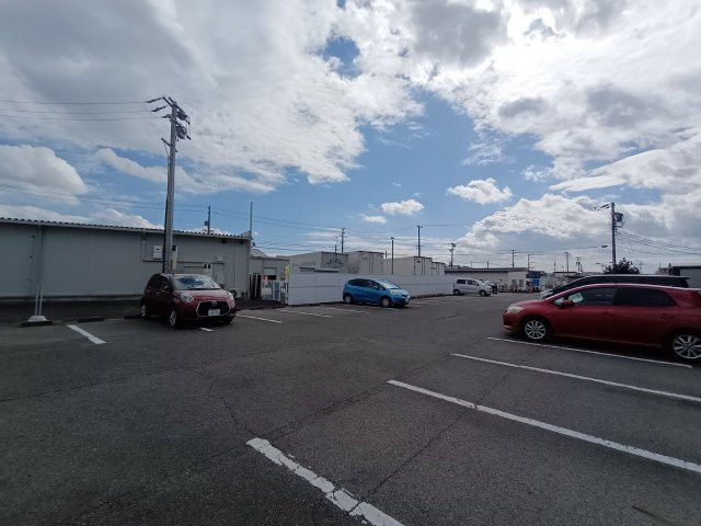 サンライズ6の駐車場