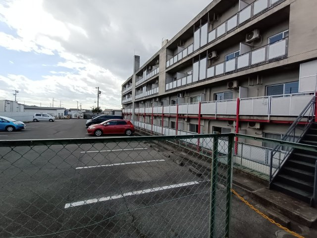 サンライズ6の駐車場