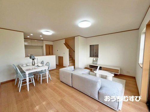 守山区脇田町807の居間・リビング