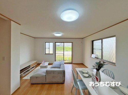 守山区脇田町807の居間・リビング