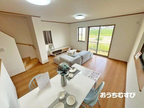 守山区脇田町807の居間・リビング