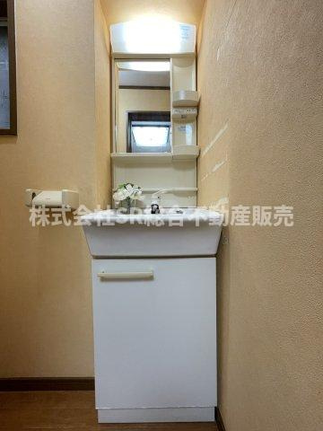 立花町中古戸建の独立洗面台|洗面化粧台で朝の身支度に便利です！