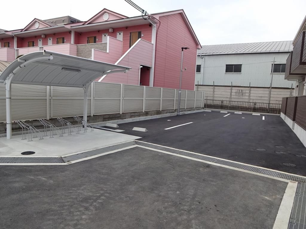 スプランドゥール春日の駐車場
