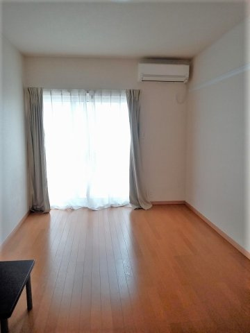 備品は部屋毎に異なります。１Ｆのみフローリング