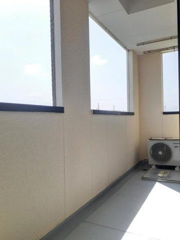 暖かな日差しのふりそそぐバルコニー