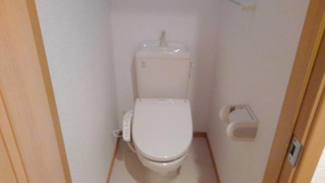 清潔感のあるトイレです