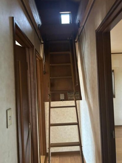 【内装】 | 平野区喜連西3丁目 | 屋根裏収納への昇降階段は3階の廊下上部にあります♪