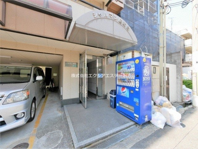 シャルマン昭和町のエントランス