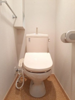 落ち着いた色調のトイレです