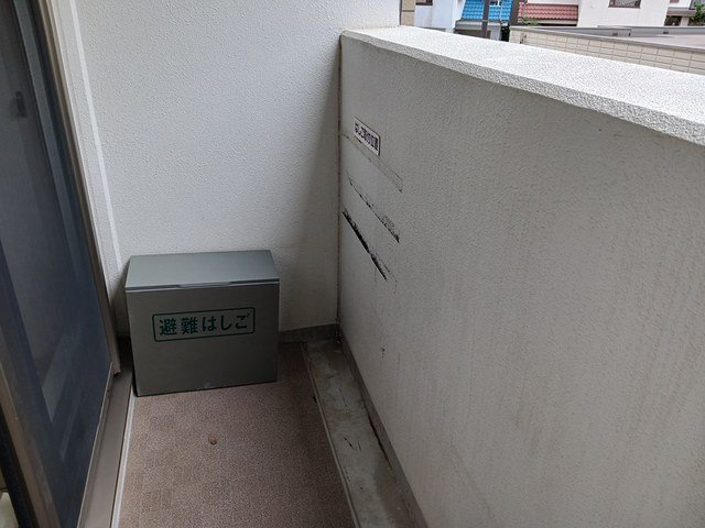 外からの目が気にならないバルコニーで洗濯物が干せます