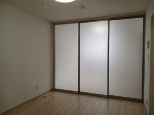 ゆったり過ごせる居間です