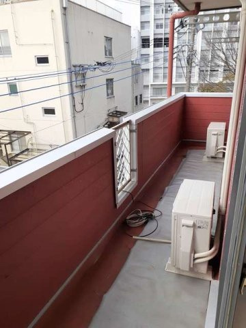 外からの目が気にならないバルコニーで洗濯物が干せます