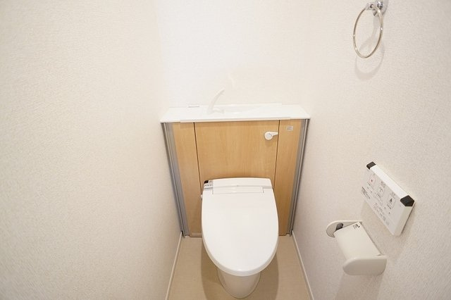 コンパクトで使いやすいトイレです