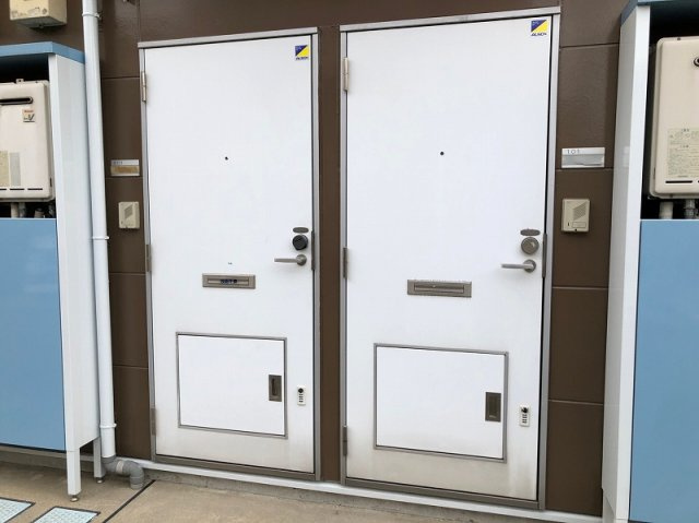 収納もある玄関です