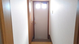 収納もある玄関です