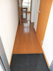 毎日通る玄関はこちらです