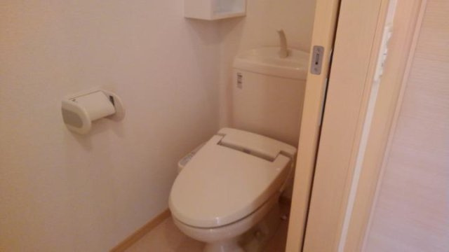 コンパクトで使いやすいトイレです