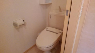 コンパクトで使いやすいトイレです