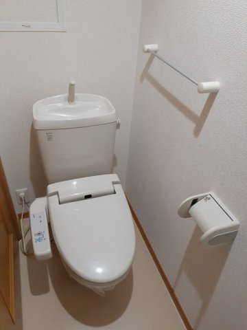 ゆったりとした空間のトイレです