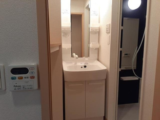 明るい洗面所です