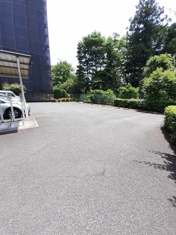 車をお持ちの方に嬉しい駐車場付きの物件です